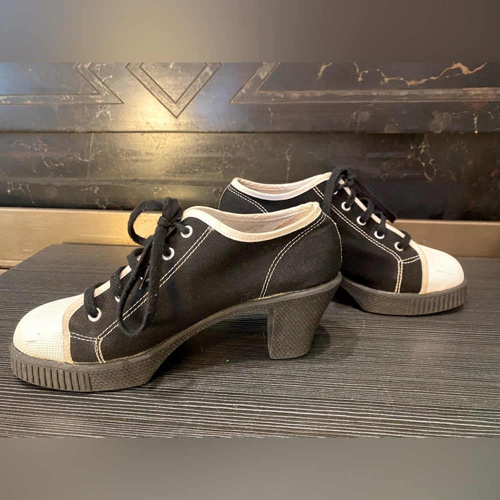Vintage N.Y. Lips Heeled Black & White Canvas Sneakers, Size 8 Retro Saddle Shoe